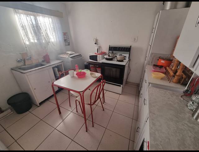4 BEDROOM HOUSE FOR SALE IN PROTEA NORTH
